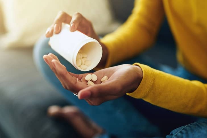 فواید شگفت‌ انگیز ویتامین سی برای پوست: راهنمای کامل، نحوه مصرف و انتخاب محصول