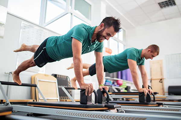 ورزش پیلاتس چیست و چگونه به سلامت روح و جسم و بدن کمک می کند ؟ تاثیر آن بر سلامتی
