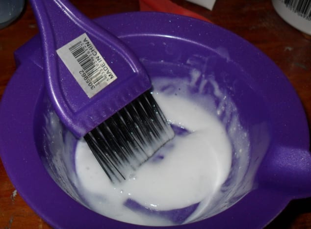 استفاده از کاسه پلاستیکی به منظور کراتینه کردن مو