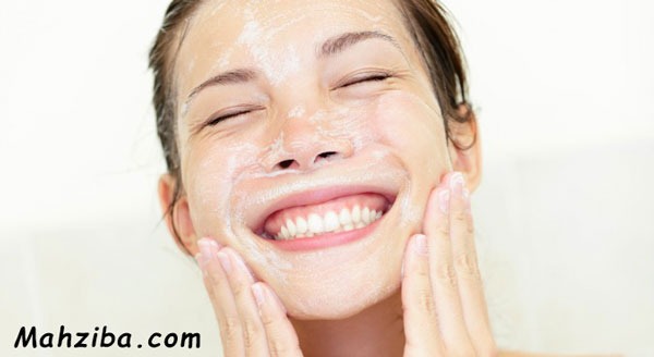 شستشوی روزانه پوست برای از بین بردن منافذ باز پوست